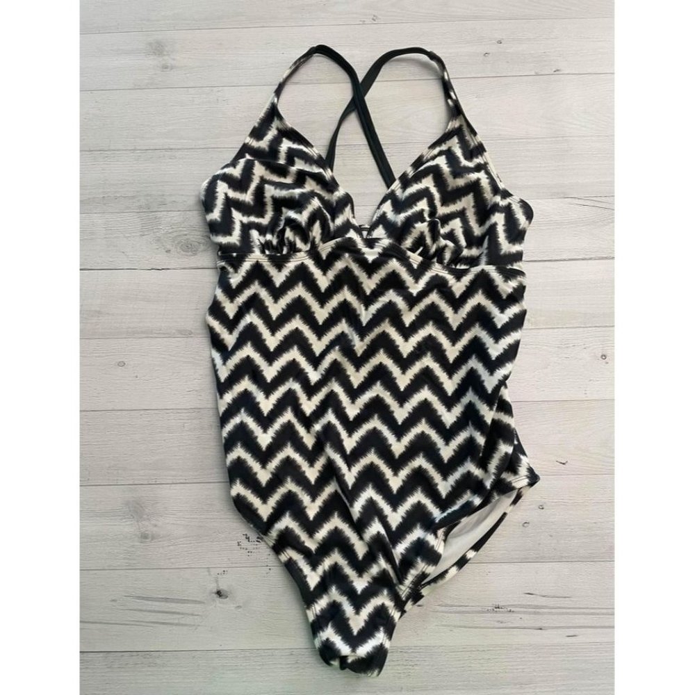 liz lange maternity swimsuit medium